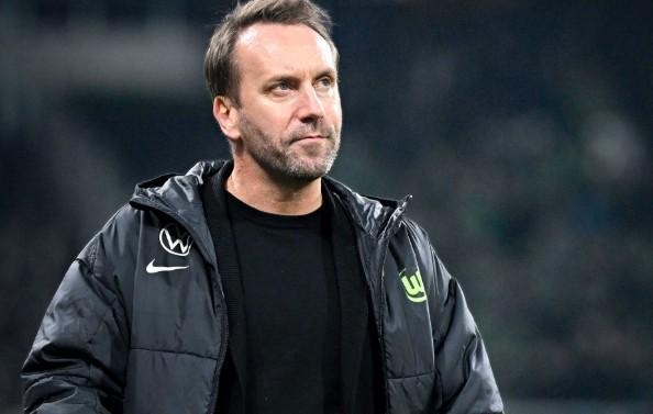 官方：沃尔夫斯堡体育总监申齐洛茨离任