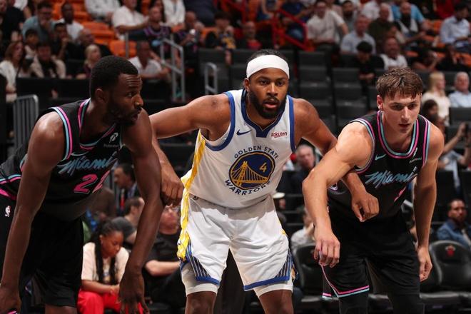 庫裡缺席勇士慘負熱火吞2連敗 鮑威爾25分波傑20+8