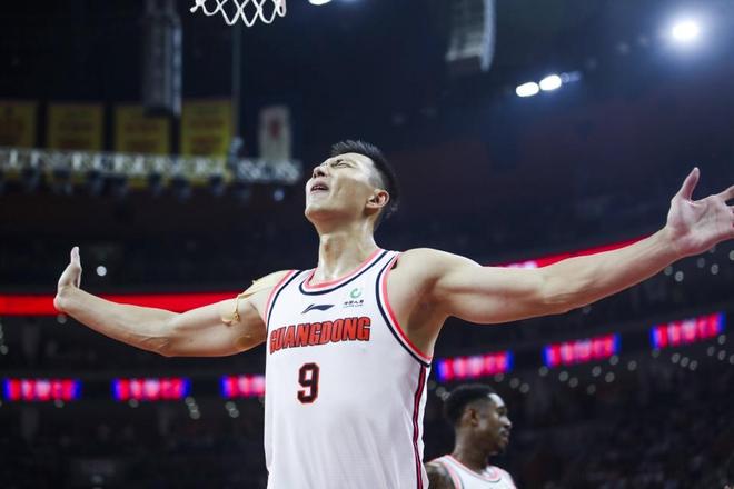 易建聯獲稱贊！男籃國手：他肯定是CBA歷史最佳，風波1年仍未復出