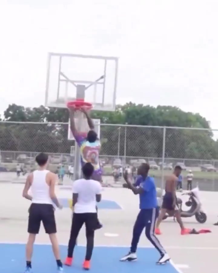 这个抛球角度确实秀翻