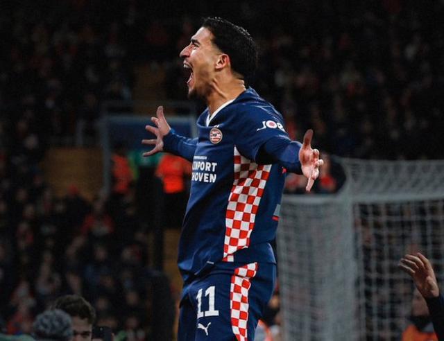 创历史，埃因霍温是首支正式比赛在安菲尔德打进3球的荷兰球队