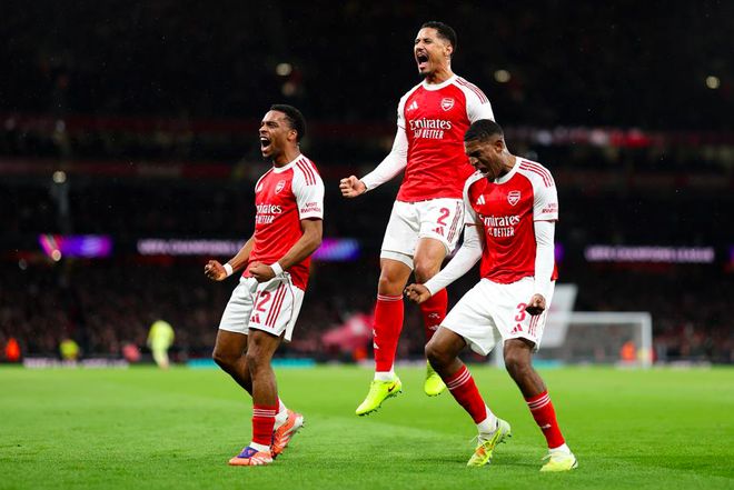 3-1！阿森纳欧冠五连胜 拜仁不败金身告破 两替补破门塔帅神换人