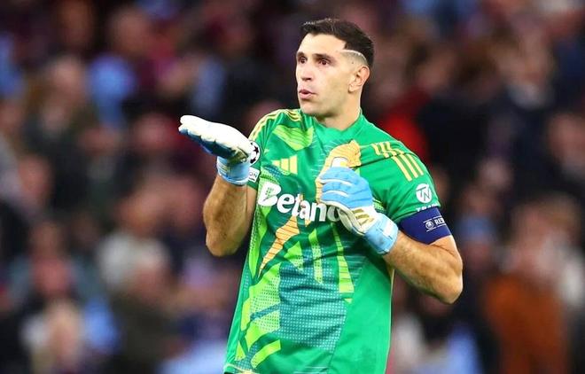 从5轮不胜到9轮8胜，大马丁踢疯了！维拉4-3，埃梅里冲上英超第三