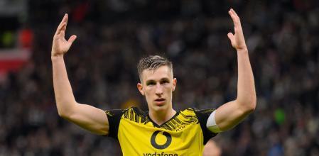 世体：施洛特贝克仍犹豫与多特续约，皇马与巴萨将争夺他