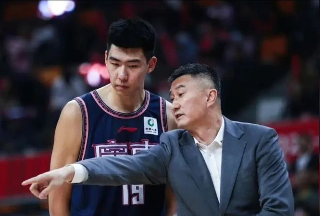 杜鋒不會用的人卻被洋帥激活！阿聯接班人暴砍14+7，險隔扣薩姆納