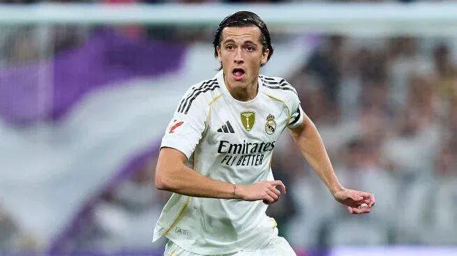 皇马盯上德甲左后卫！转会费高达7000万 两大废柴面临离队