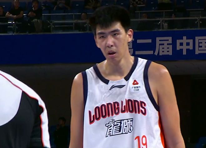 13板！在場贏26分，徐昕展現CBA頂級中鋒的水平