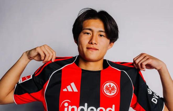 官方：法兰克福签下18岁日本前锋神代庆人，他将进入U21比赛